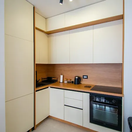 Nyc With Garage Apartment Podgorica