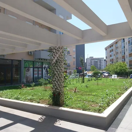 Nyc With Garage Apartment Podgorica