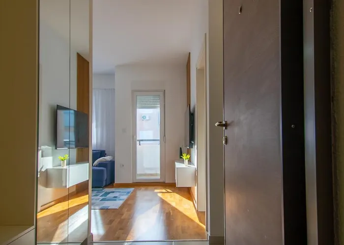 Nyc With Garage Podgoriçe