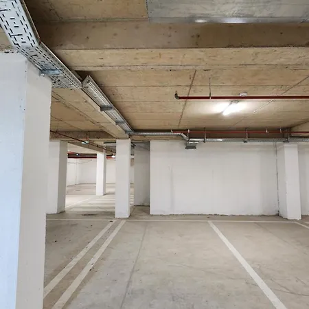 Διαμέρισμα Nyc With Garage Ποντγορίτσα