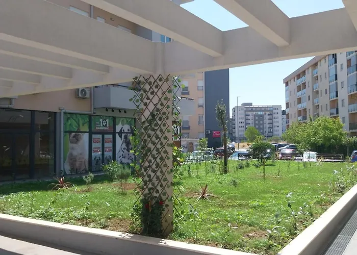 Nyc With Garage Appartamento Podgorica