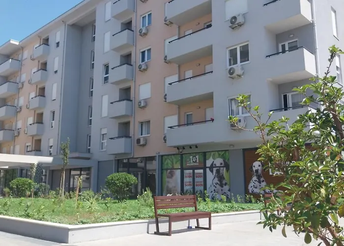 Nyc With Garage Apartamento Podgorica